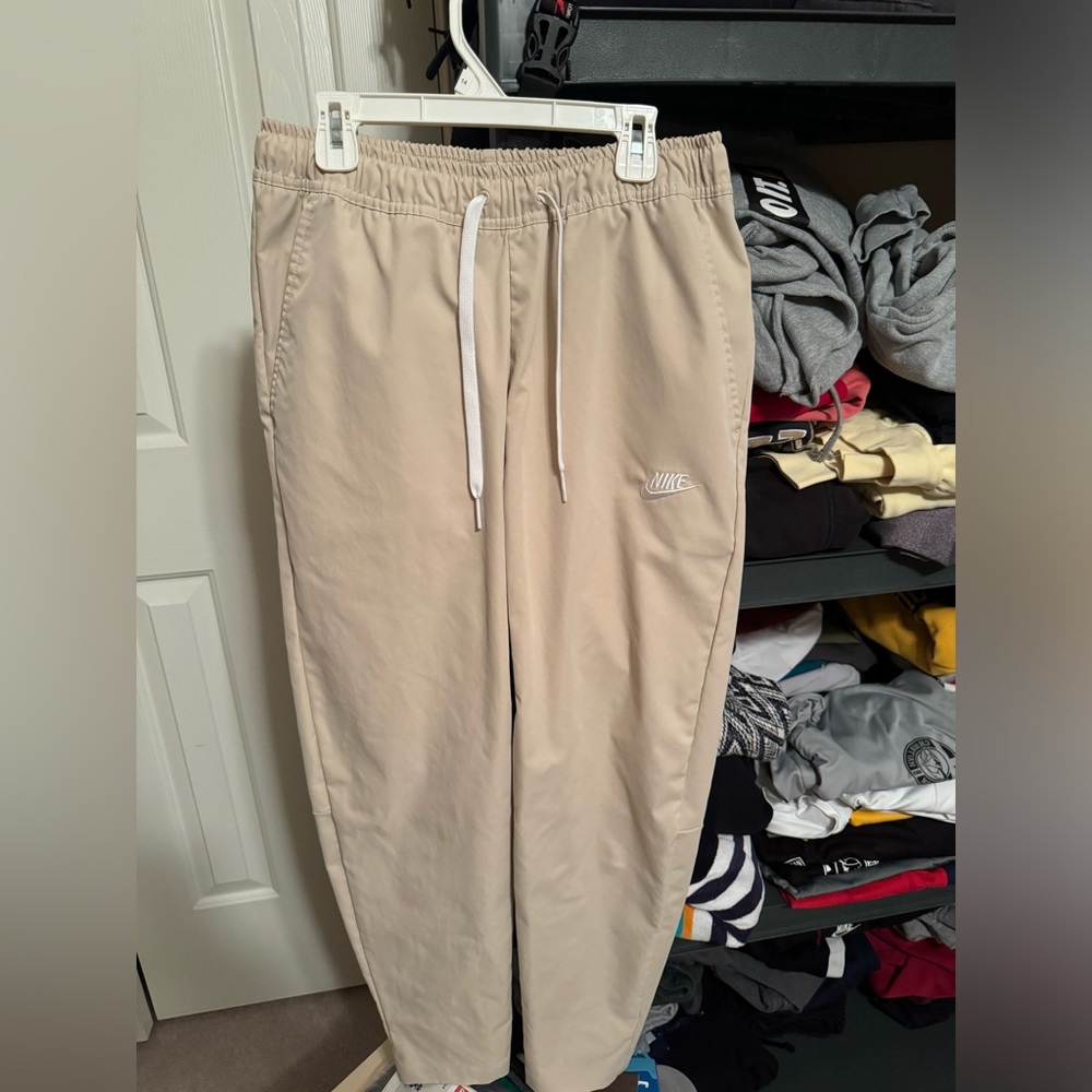 BRAND NEW. Nike Tapered Pants size Small